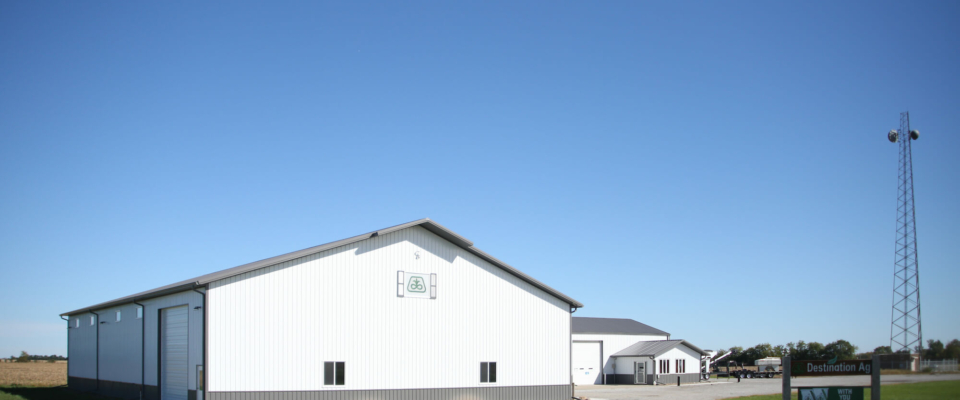 large white pole building for commercial ag
